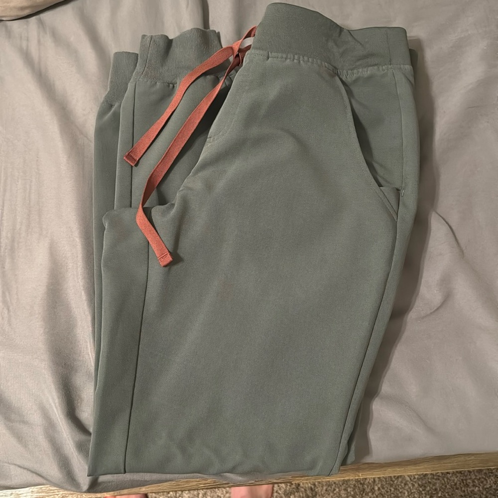 Figs Zamora Joggers- Regular Length-Size Small- Color Bonsai-Great Condition
